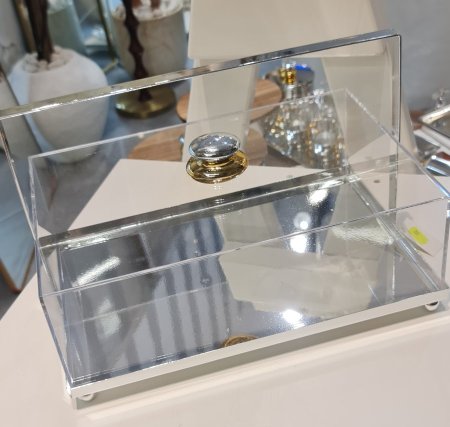 مضيفة ارضه معدن لون فضي مع غطاء اكرلك شفاف مع حماله