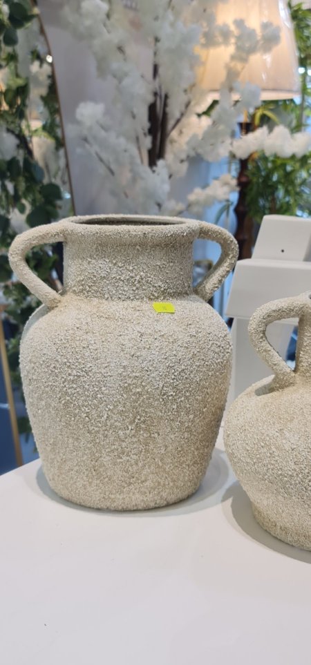 فازه حجري مخشن مع ذانتين كبار شكل جره حجم كبير