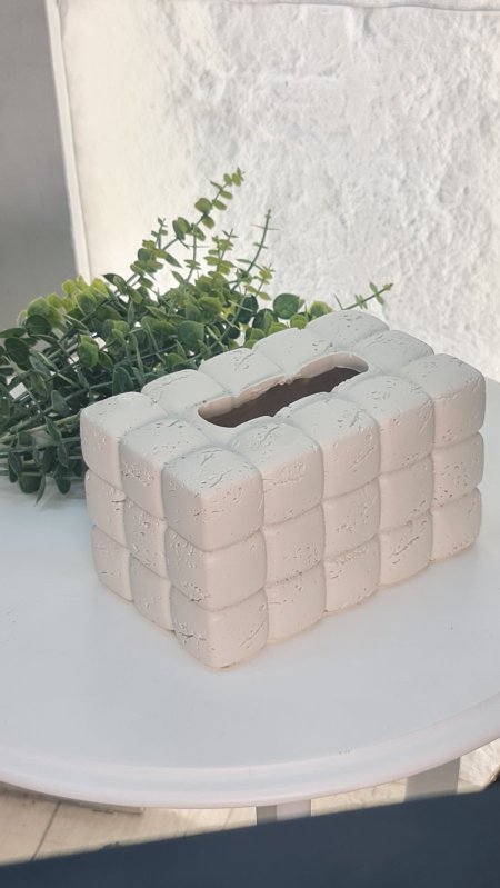 علبه محارم مربعات حجري لون ابيض