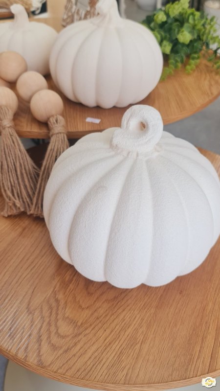 تحفة شكل يقطينة سيراميك منمش  لون ابيض وبني  حجم كبير