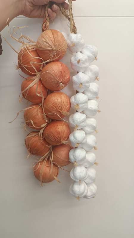 تعليقة بصل وثومة