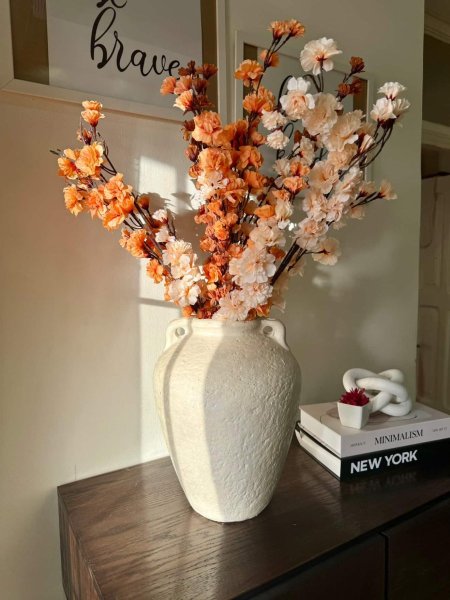 جرة ديكور ترند كريمي مع ذانتين حجر